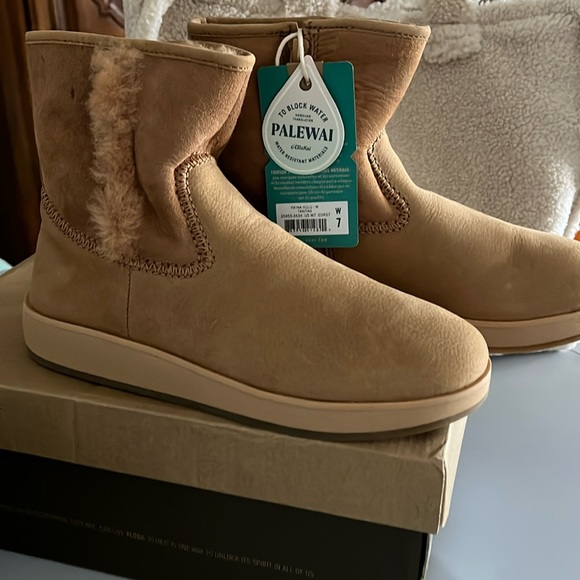 Olukai Pa’ina Hulu suede boots (BOTH PAIR AS A SET!) - Picture 2 of 12